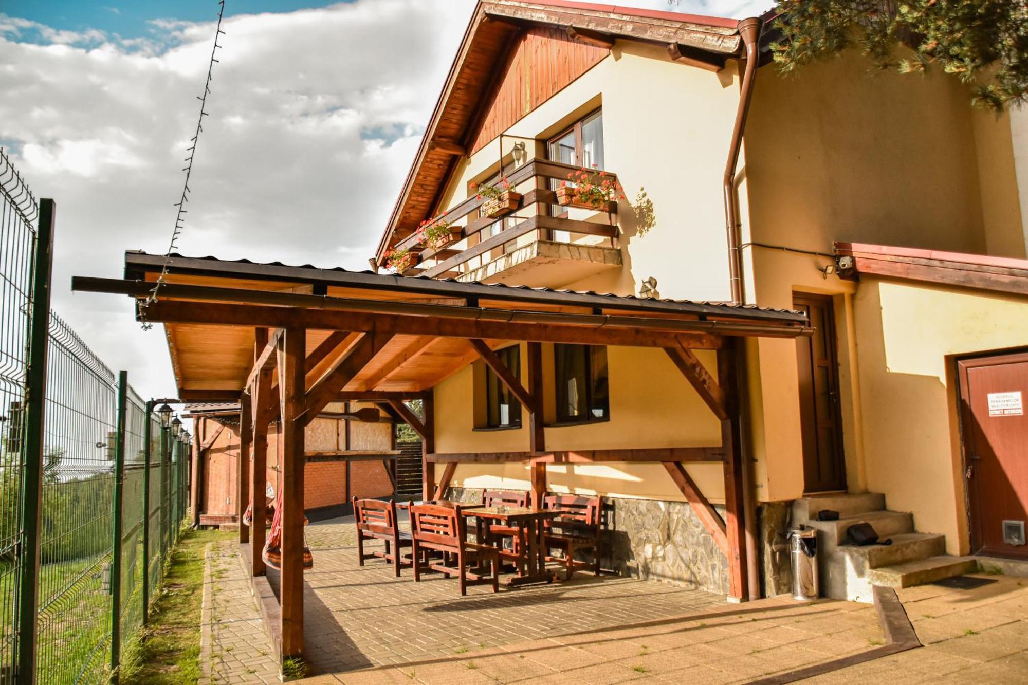 Willa Casa Georgea Săcele Zewnętrze zdjęcie