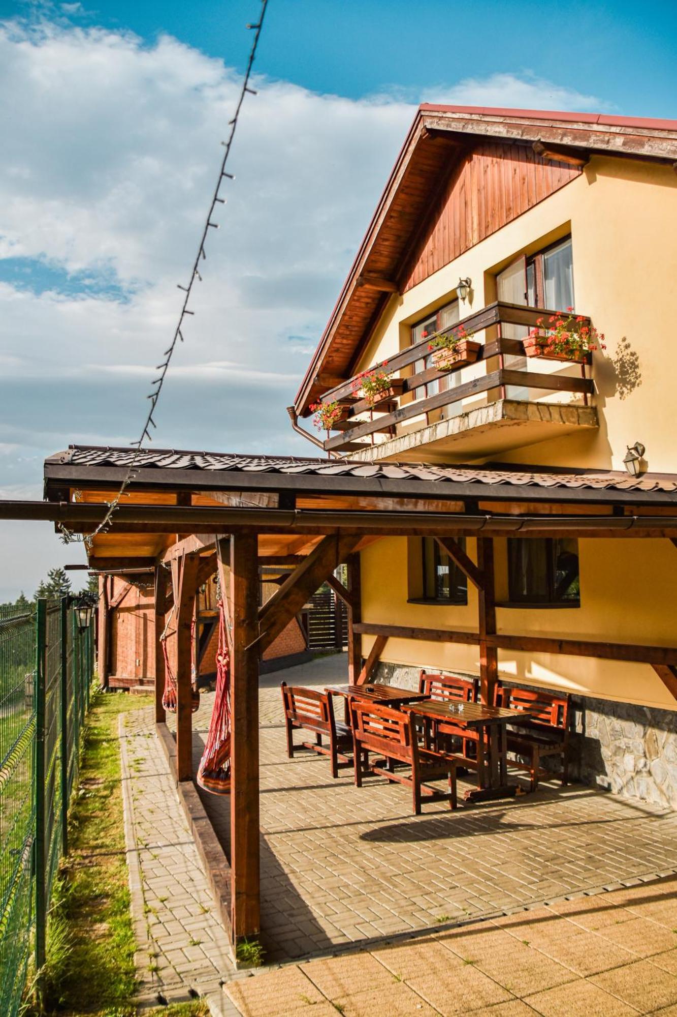 Willa Casa Georgea Săcele Zewnętrze zdjęcie