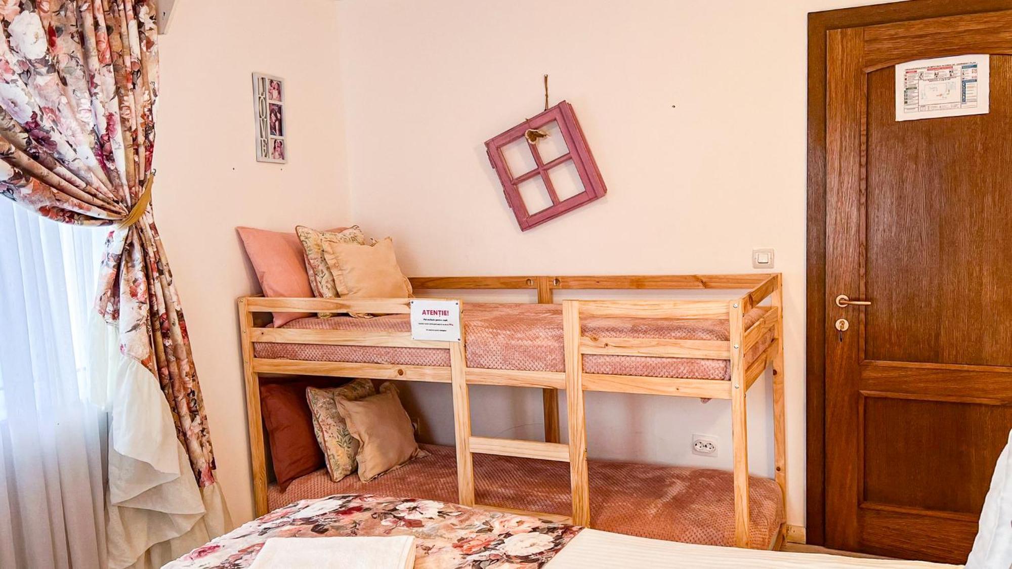Willa Casa Georgea Săcele Zewnętrze zdjęcie