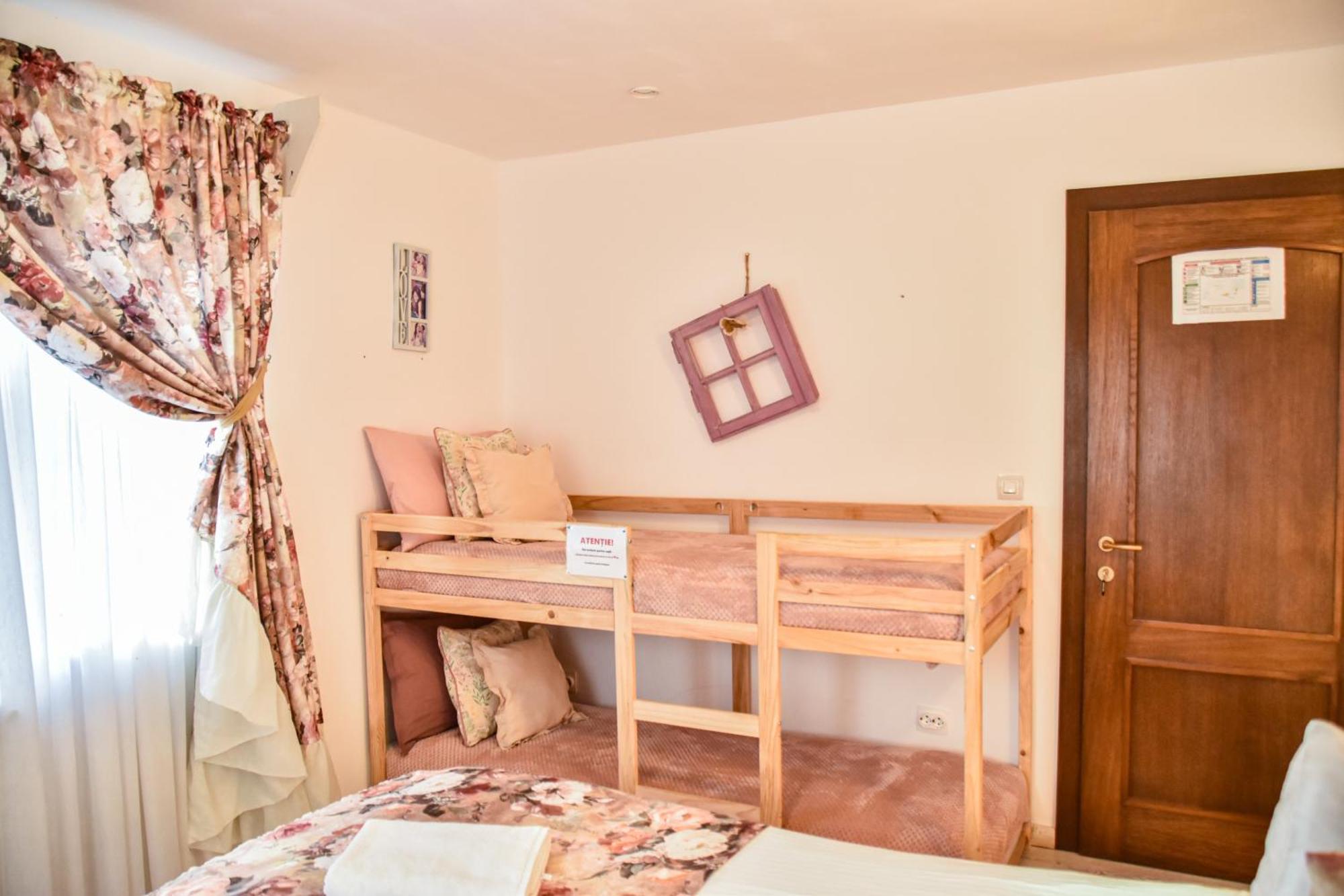 Willa Casa Georgea Săcele Zewnętrze zdjęcie